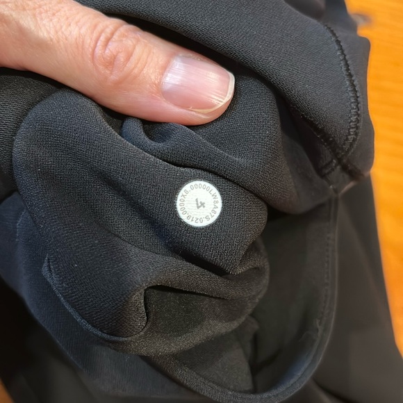 LULULEMON 4 Black On The Fly Skirt Woven Wrinkle-Free Pockets - Picture 5 of 9